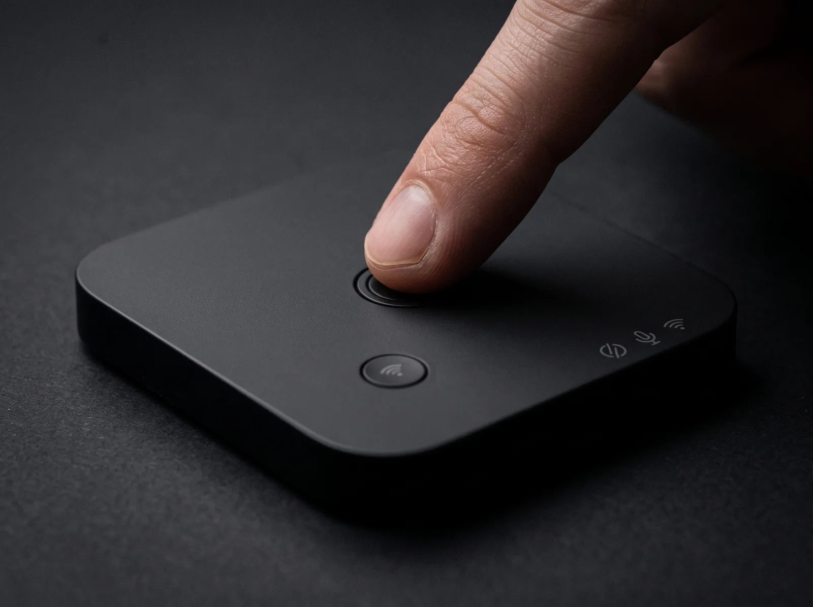 A thumb pressing Cube's record button